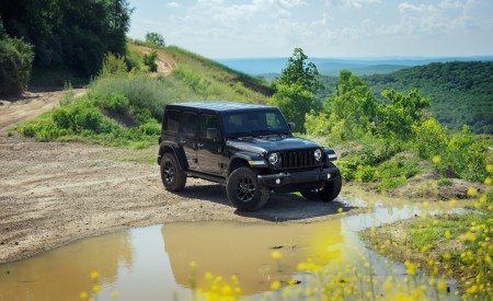 2027 Jeep Wrangler Smoky Mountain Front Three-Quarter Wallpaper 450x275 (4)
