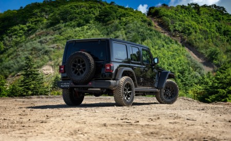2027 Jeep Wrangler Smoky Mountain Rear Three-Quarter Wallpaper 450x275 (5)
