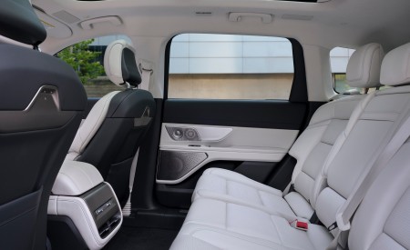 2027 Lincoln Nautilus Reserve Interior Rear Seats Wallpaper 450x275 (7)