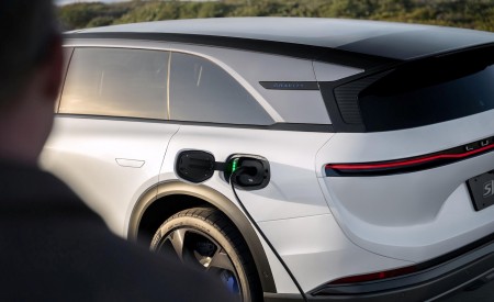 2027 Lucid Gravity GT-S Charging Wallpaper 450x275 (12)
