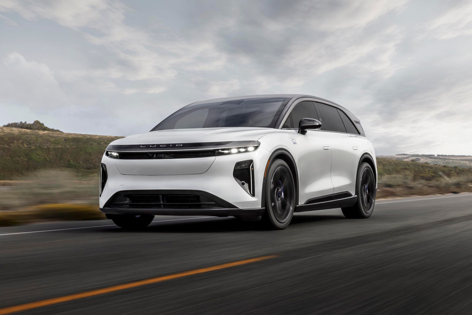 Download free 2027 Lucid Gravity GT-S wallpapers in HD and 4K for your desktop, phone or tablet