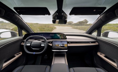 2027 Lucid Gravity GT-S Interior Cockpit Wallpaper 450x275 (17)