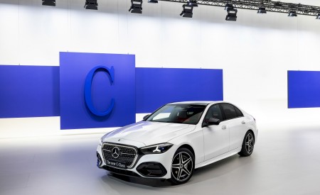 2027 Mercedes-Benz C-Class Front Three-Quarter Wallpaper 450x275 (7)