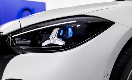 2027 Mercedes-Benz C-Class Headlight Wallpaper 450x275 (13)