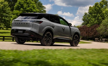 2027 Nissan Murano Dark Armor Rear Three-Quarter Wallpaper 450x275 (2)