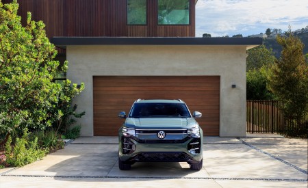 2027 Volkswagen Atlas Cross Sport Front Wallpaper 450x275 (5)