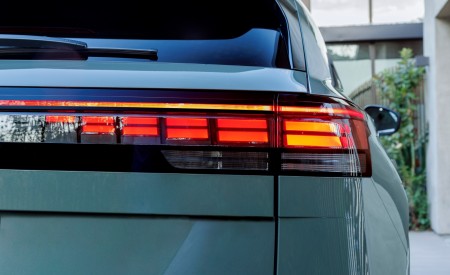 2027 Volkswagen Atlas Cross Sport Tail Light Wallpaper 450x275 (12)