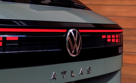2027 Volkswagen Atlas Cross Sport Tail Light Wallpaper 450x275 (13)