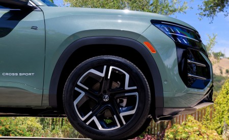 2027 Volkswagen Atlas Cross Sport Wheel Wallpaper 450x275 (7)